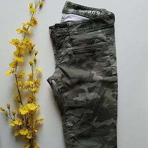 Gap camo army denim jean